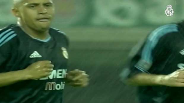 Amazing goal of Roberto Carlos in Real Madrid against Celta de Vigo in 2003